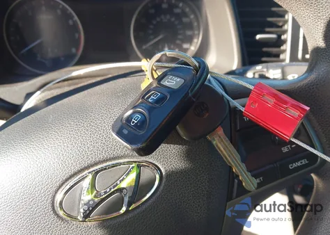 2017 Hyundai Elantra Se z USA, uszkodzony, nr VIN 5NPD74LF2HH178477